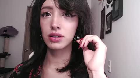 Snapshot of hell_666_xxx chatting on 01.11.25 cher online show from 01.11.25