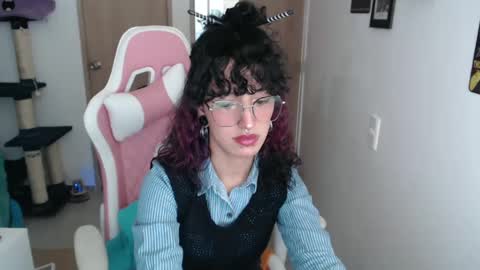 Snapshot of hell_666_xxx chatting on 01.13.25 cher online show from 01.13.25