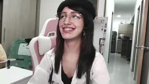 Snapshot of hell_666_xxx chatting on 01.16.25 cher online show from 01.16.25