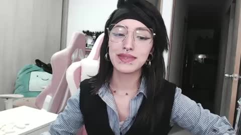 Snapshot of hell_666_xxx chatting on 01.17.25 cher online show from 01.17.25