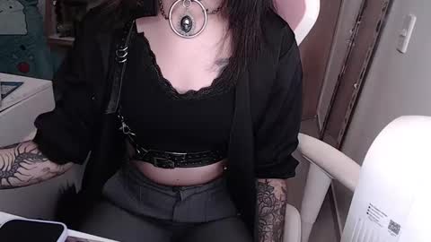 Snapshot of hell_666_xxx chatting on 01.18.25 cher online show from 01.18.25