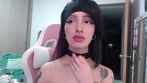 Snapshot of hell_666_xxx chatting on 01.19.25 cher online show from 01.19.25