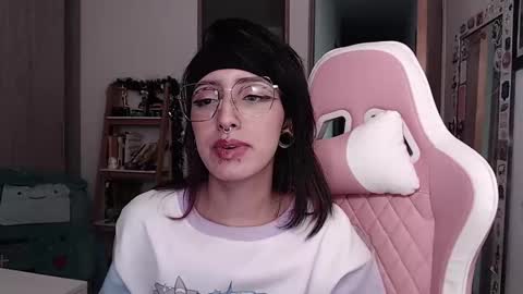 Snapshot of hell_666_xxx chatting on 01.19.25 cher online show from 01.19.25