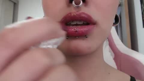 Snapshot of hell_666_xxx chatting on 01.19.25 cher online show from 01.19.25