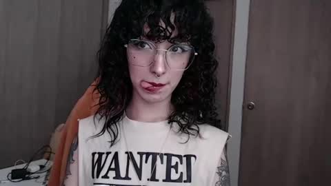 Snapshot of hell_666_xxx chatting on 01.23.25 cher online show from 01.23.25