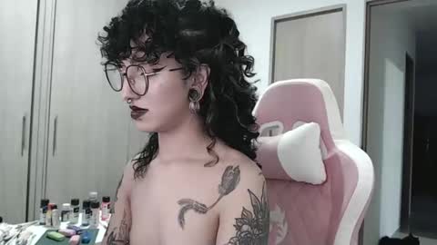 Snapshot of hell_666_xxx chatting on 02.08.25 cher online show from 02.08.25