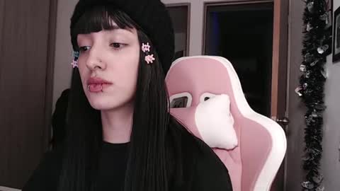 Snapshot of hell_666_xxx chatting on 02.24.25 cher online show from 02.24.25