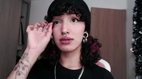 Snapshot of hell_666_xxx chatting on 03.04.25 cher online show from 03.04.25