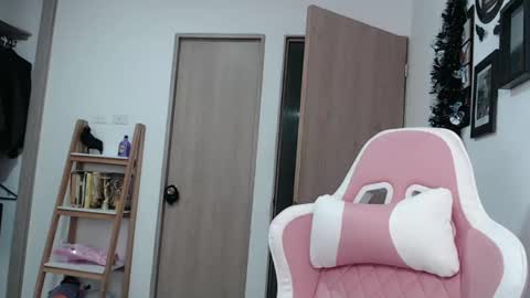 Snapshot of hell_666_xxx chatting on 03.11.25 cher online show from 03.11.25