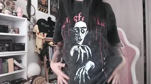 Snapshot of hell_666_xxx chatting on 10.05.25 cher online show from 10.05.25