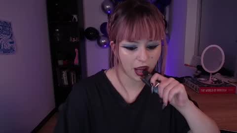 Snapshot of hell_dancer_ chatting on 10.28.25 Lexa online show from 10.28.25