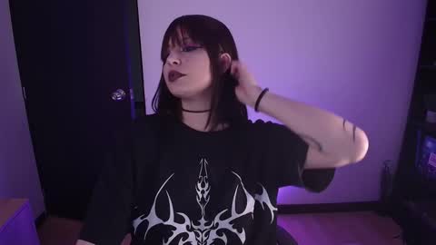 Snapshot of hell_dancer_ chatting on 12.01.25 Lexa online show from 12.01.25