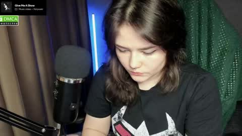 Snapshot of hell_hotline chatting on 05.28.26 Red online show from 05.28.26