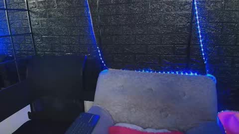 Snapshot of hellanddante_ chatting on 11.10.25 H E L L AND D A N T E online show from 11.10.25