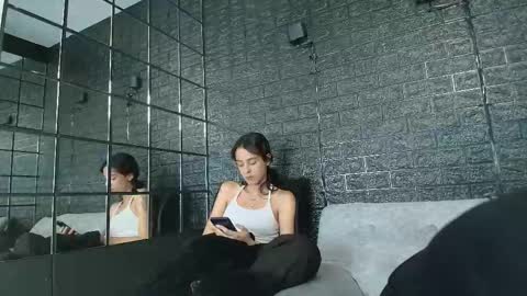 Snapshot of hellanddante_ chatting on 11.17.25 H E L L AND D A N T E online show from 11.17.25