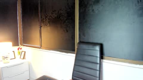 Snapshot of hellanddante_ chatting on 01.11.26 H E L L AND D A N T E online show from 01.11.26