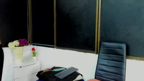 Snapshot of hellanddante_ chatting on 02.16.26 H E L L AND D A N T E online show from 02.16.26