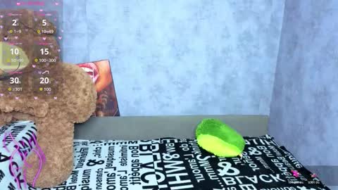 Snapshot of hellen__moore chatting on 11.13.25 GTM3Mon Tue Wed Thu Fri San 0400 am-1030pm online show from 11.13.25