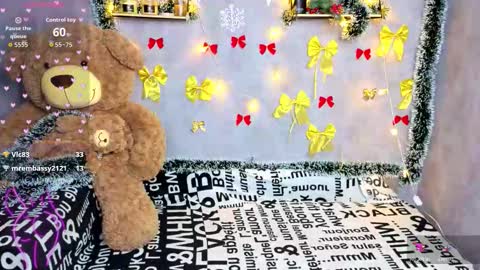 Snapshot of hellen__moore chatting on 12.17.25 GTM3Mon Tue Wed Thu Fri San 0400 am-1030pm online show from 12.17.25