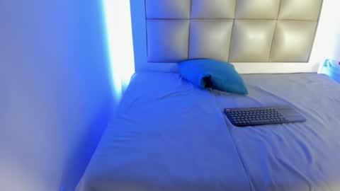 hellen__smith_ online show from 01.13.26