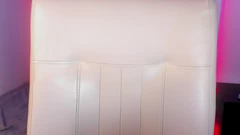 hellen__smith_ online show from 04.18.26