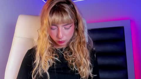 hellen__smith_ online show from 04.21.26