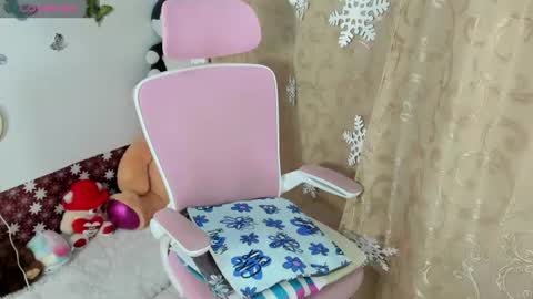 Snapshot of hellen_garcia chatting on 06.14.26 Hellen online show from 06.14.26