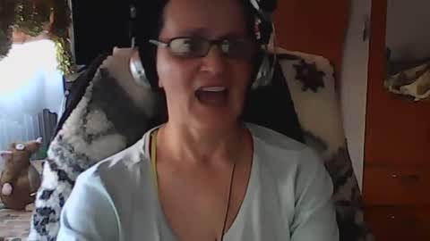 Snapshot of hellenmarie chatting on 12.15.24 hellenmarie online show from 12.15.24