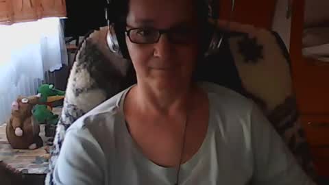 Snapshot of hellenmarie chatting on 01.08.25 hellenmarie online show from 01.08.25