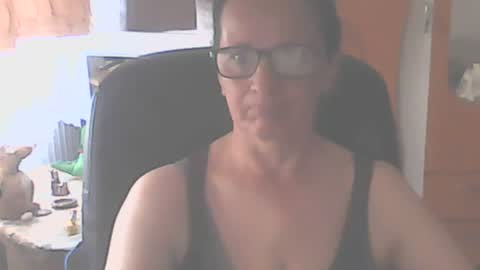 Snapshot of hellenmarie chatting on 06.13.26 hellenmarie online show from 06.13.26
