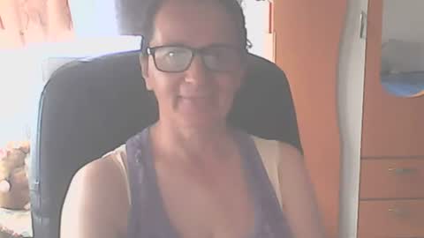 Snapshot of hellenmarie chatting on 07.01.26 hellenmarie online show from 07.01.26