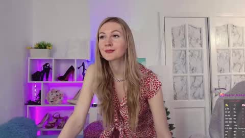 Snapshot of hello_lisha chatting on 12.18.24 Alisia Monday to Friday from 10 am to 4 pm GMT 2 online show from 12.18.24