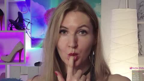 Snapshot of hello_lisha chatting on 01.10.25 Alisia Monday to Friday from 10 am to 4 pm GMT 2 online show from 01.10.25