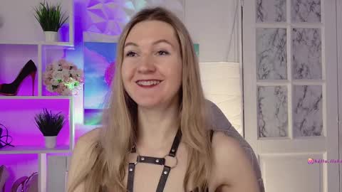Snapshot of hello_lisha chatting on 01.28.25 Alisia Monday to Friday from 10 am to 4 pm GMT 2 online show from 01.28.25
