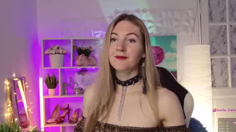 Snapshot of hello_lisha chatting on 02.10.25 Alisia Monday to Friday from 10 am to 4 pm GMT 2 online show from 02.10.25