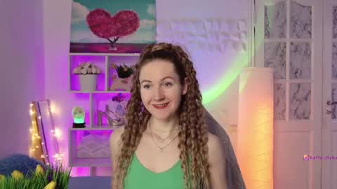 Snapshot of hello_lisha chatting on 02.18.25 Alisia Monday to Friday from 10 am to 4 pm GMT 2 online show from 02.18.25