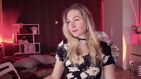 Snapshot of hello_lisha chatting on 09.25.25 Alisia Monday to Friday from 10 am to 4 pm GMT 2 online show from 09.25.25
