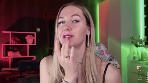 Snapshot of hello_lisha chatting on 10.27.25 Alisia Monday to Friday from 10 am to 4 pm GMT 2 online show from 10.27.25