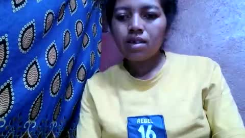 Snapshot of henitsaldy chatting on 10.10.25 henitsaldy online show from 10.10.25