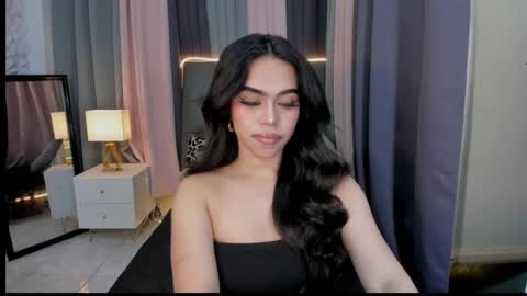 Snapshot of hennessygoddess69 chatting on 12.21.24 HENNESSY online show from 12.21.24