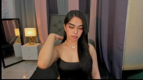 Snapshot of hennessygoddess69 chatting on 12.22.24 HENNESSY online show from 12.22.24