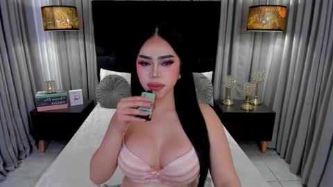 Snapshot of hennessygoddess69 chatting on 11.13.25 HENNESSY online show from 11.13.25