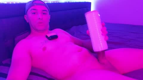 Snapshot of hennidrip chatting on 11.21.25 HENNIDRIP online show from 11.21.25