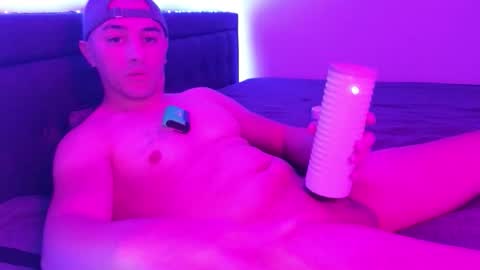 Snapshot of hennidrip chatting on 11.22.25 HENNIDRIP online show from 11.22.25