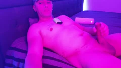 Snapshot of hennidrip chatting on 11.23.25 HENNIDRIP online show from 11.23.25