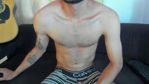 Snapshot of henrik_senn chatting on 09.18.25 henrik_senn online show from 09.18.25