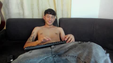 Snapshot of henrik_senn chatting on 09.24.25 henrik_senn online show from 09.24.25