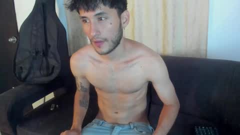 Snapshot of henrik_senn chatting on 10.06.25 henrik_senn online show from 10.06.25