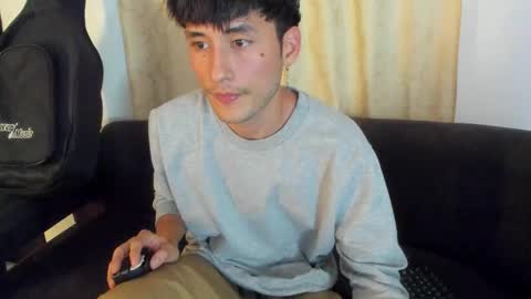 Snapshot of henrik_senn chatting on 10.12.25 henrik_senn online show from 10.12.25