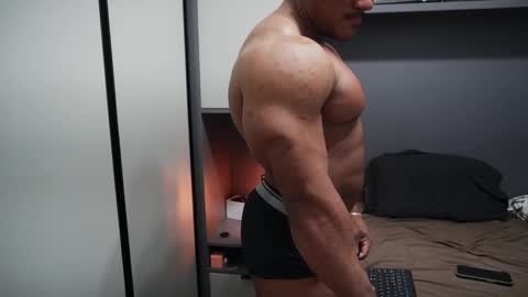 Henri online show from 10.04.25